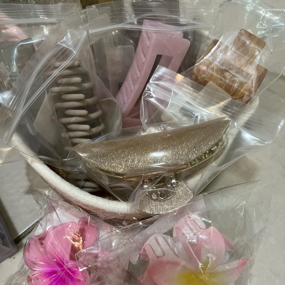 Hair Clips & Accessories - Picture 6 of 7